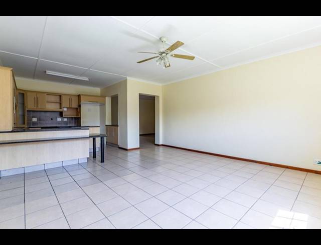 3 BEDROOM TOWNHOUSE FOR SALE IN SCOTTSVILLE